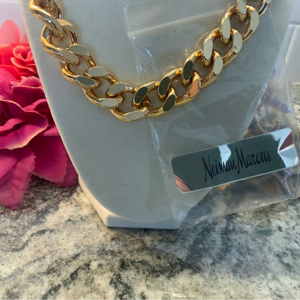 🎄NWOT SALE🎄FIRM Chunky cubic link 18k gold plated necklace Neiman Marcus. - Picture 7 of 7
